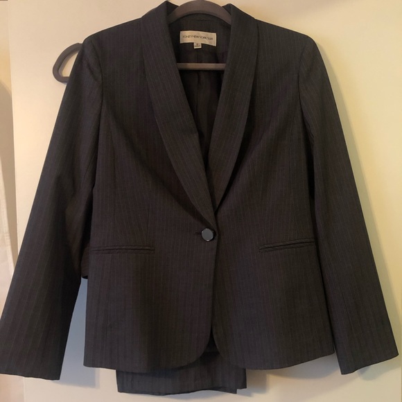 Women’s suit from Jones New York - Picture 1 of 4